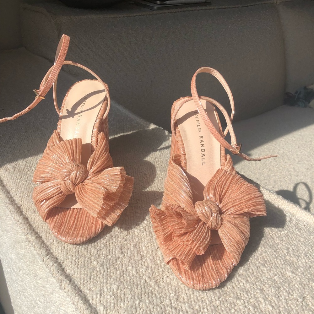 NIB Loeffler Randall Camellia Knot Sandal in Peach Sz 5